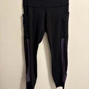 Athleta Ultimate Stash Craft Tight 7/8 Leggings in Black and Purple Medium